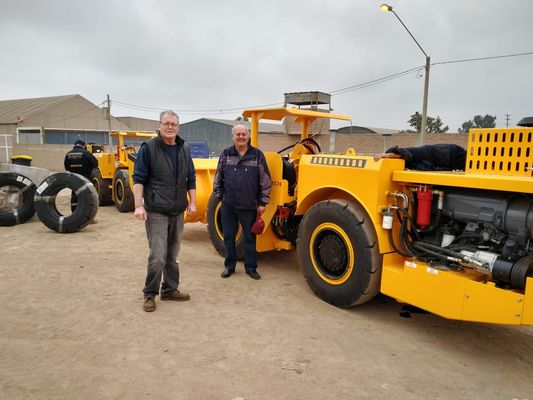 হাইড্রোস্ট্যাটিক পাম্প 1CBM লোড হোল ডাম্প মেশিন 1m3 ভলিউম ক্যাপাসিটি হলুদ রঙ